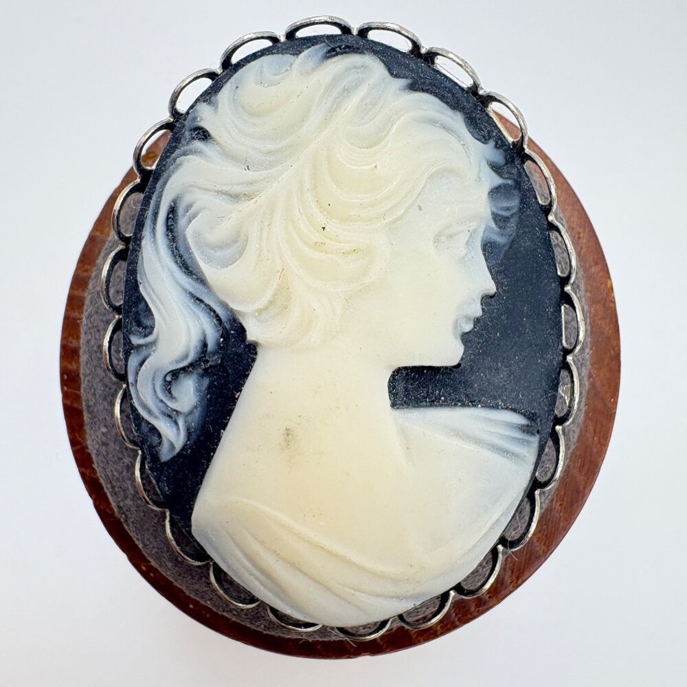 Victorian Lady Profile Cameo Black & White Fashion VTG Silver Tone Brooch